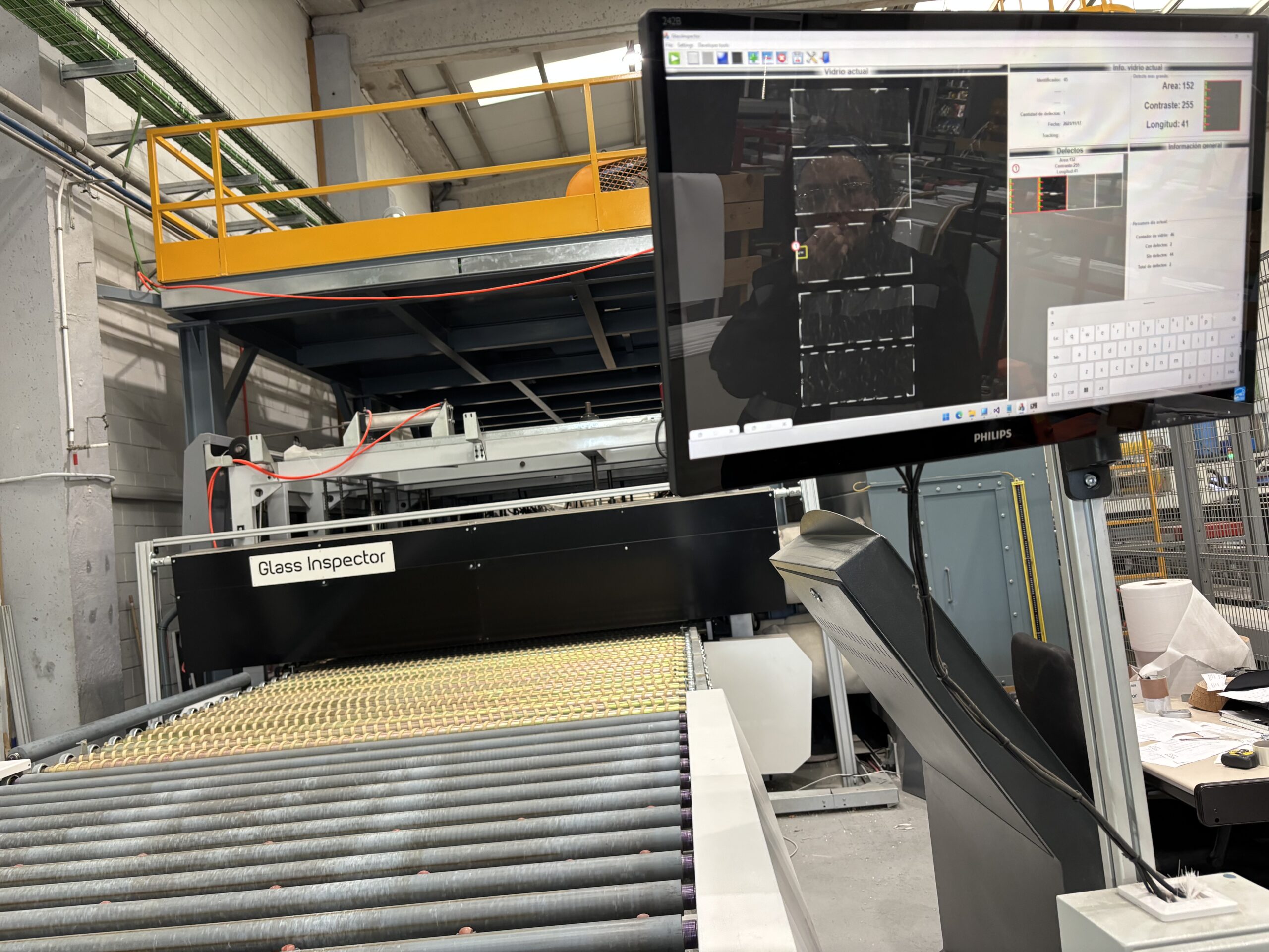 GLASS INSPECTOR QUALITY FOR A TEMPERING LINE (1) GLASS INSPECTOR QUALITY FOR A TEMPERING LINE 1 1 scaled